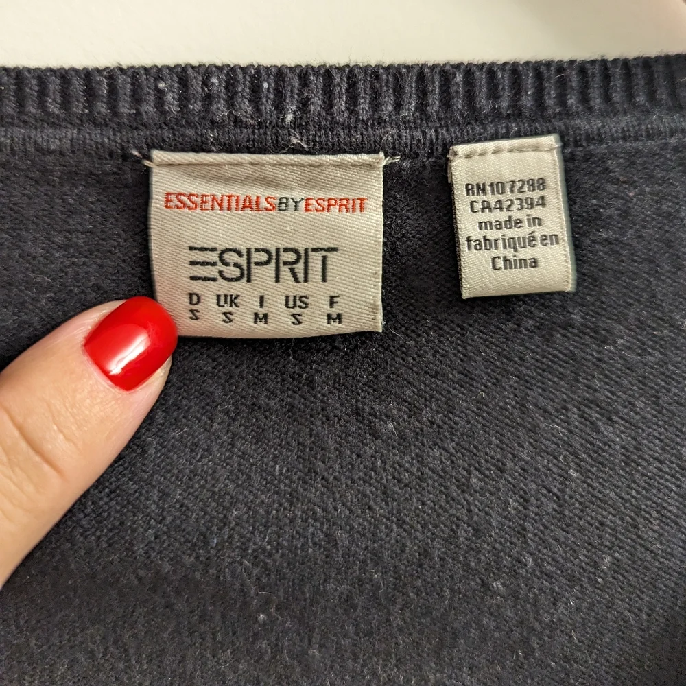 🎉3/$50🎉 ESPRIT Long Sleeve V-Neck Sweater - Picture 4 of 8
